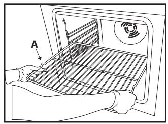 WHIRLPOOL AKZ791IX - INTRODUCTION DES GRILLES ET AUTRES ACCESSOIRES DANS LE FOUR - 1