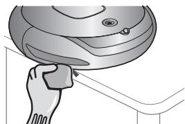 SAMSUNG NAVIBOT SR8895 - LIMPAR A ESCOVA ROTATIVA LATERAL PARA LIMPEZA DE CANTOS - 4