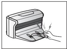 SAMSUNG SR8950 NAVIBOT - Ne court-circuitez pas les broches de chargement à l'aide d'objets en fer tels que des baguettes, des tournevis, etc. - 1