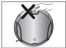 SAMSUNG VCR8950L3B - Ne déplacez pas le robot aspirateur tout en maintainant le réservoir de poussière. - 1