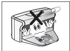 SAMSUNG VCR8950L3B - Assurez-vous qu'il n'y ait aucune trace de liquide sur la station de recharge. - 1