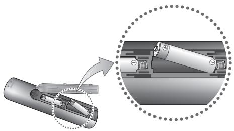 SAMSUNG BD-H8500 - Installazione delle batterie - 1