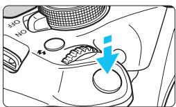 CANON EOS 1200D - Déplacez le collmateur AF. - 1