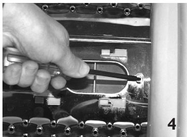 WHIRLPOOL AWE 6215 - Récupération d'un objet tombé entre le tambour et la cuve - 2