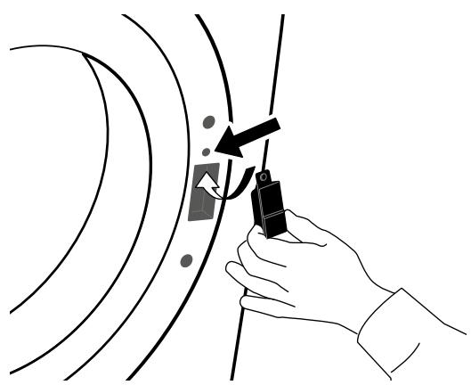 WHIRLPOOL HSCX 90422 - Inversion de la butée de porte - 18