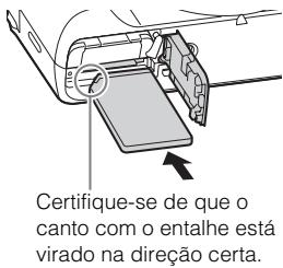 SONY DSC HX60 - Inserção de um cartão de memória (vendido separadamente) - 2