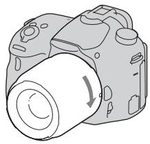 SONY ALPHA 58 - Otáčejte objektivem ve směru hodinovych ručićek, dokud nezaklapne do aretované polohy. - 1