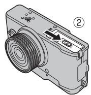 FUJIFILM X20 - Fermez le couvercle du compartment de la batterie. - 2