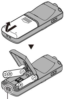 OLYMPUS VN 7700 - Insertion des piles - 1