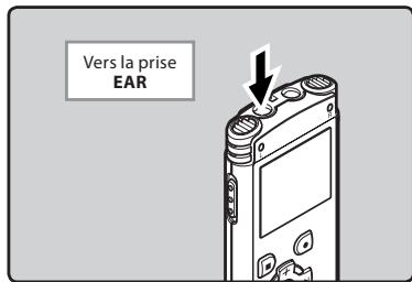 OLYMPUS WS-650 DNS - Branchez I'ecouteur sur la prise EAR de I'enregistreur. - 1