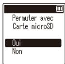 OLYMPUS VN 733PC - Insertion d'une carte microSD - 4