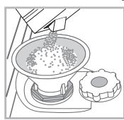 INDESIT DISR57M19CA EU - Measuring out the refined salt - 1