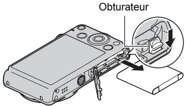 CASIO ZS20 - Ouvrez le couvercle de batterie et retirez la batterie actuelle. - 1