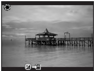 PENTAX K50 - Effectuez la mise au point sur le sujet puis appuyez sur le bouton RAW/Fx. - 1