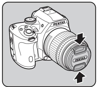 PENTAX K50 - Retirez le bouchon de boîtier (1) et le cache de la monture de l'objet (2). - 3