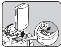 PENTAX K3 - Placez la marque  sur la batterie face à l'extérieur de l'appareil, puis insérez la batterie jusqu'à ce qu'elle se mette en place. - 1