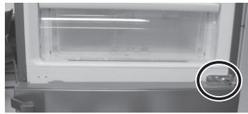 SAMSUNG RB3EJ5200SA - Démontage de la porte du réfrigerateur - 17