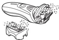 PANASONIC ES-RW30-S503 - Cleaning the shaver - 4