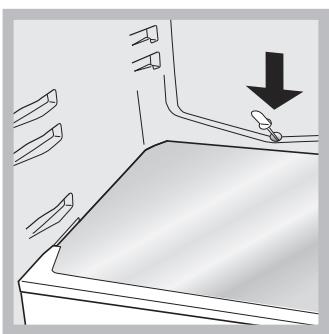 INDESIT CAA55 - Defrosting the refrigerator compartment - 1