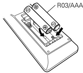 DENON AVR-2313 - Insertion des piles - 2