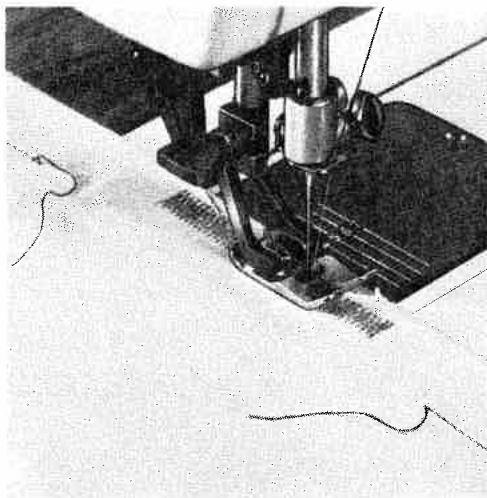 PFAFF 1222 - Mending hems and darning rips - 4