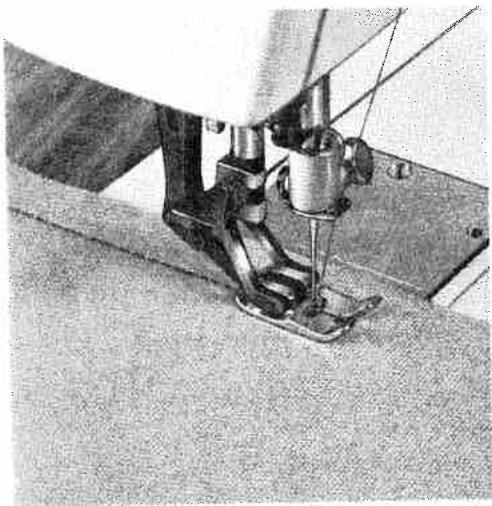 PFAFF 1222 - Elastic triple straight-stitch seams which are exposed to great stress - 3