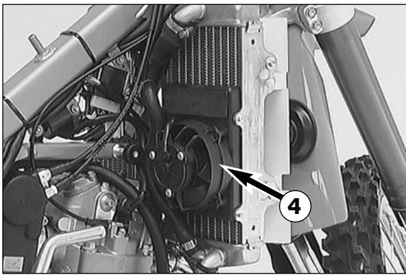 KTM 525 EXC - Remplacement d'une ampoule de phare ou de la veilleuse - 3