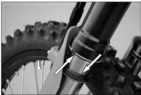 KTM 525 XC DESERT RACING - Remplacement des ressorts de fourche - 3