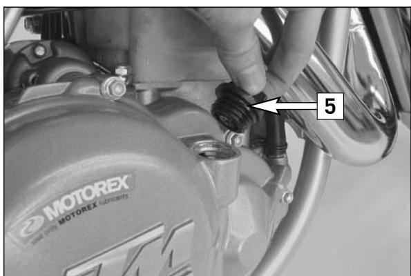 KTM 525 XC DESERT RACING - Changement des filtres à huile - 4