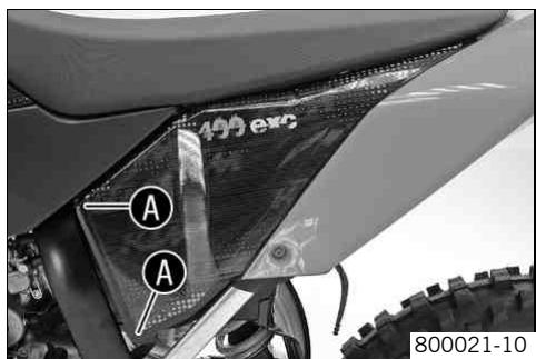 KTM 530 XC-W SIX DAYS USA - Déposer le couvercle de boîtier de filtre à air - 1