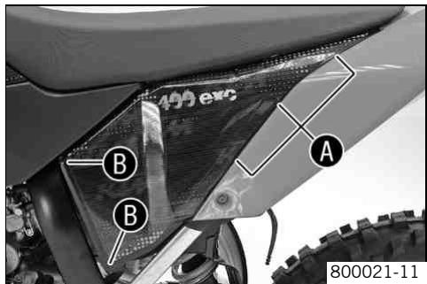 KTM 530 XC-W ZA - Installer le couvercle de boîtier de filtre à air - 1