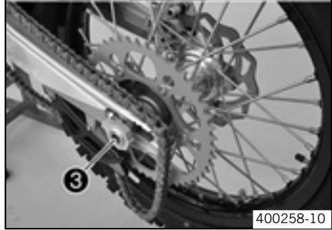 KTM 530 XCR-W ZA - Démonter la roue arrête - 2