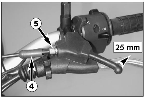 KTM 640 LC4 - Câble de starter - Vérification du jeu et réglage * - 2