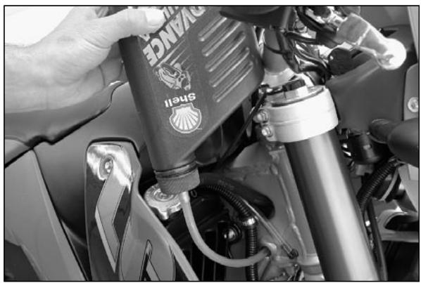 KTM 640 LC4 - Vidange et purge du Remplacement du filtre fin,circuit d'huile* - 3