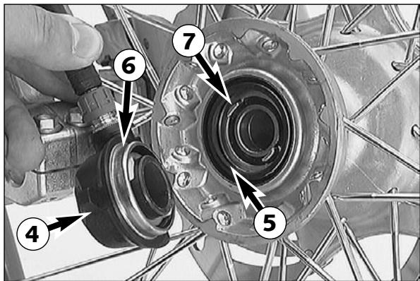 KTM 640 LC4 - Vérification des plaquettes de frein à l'arrête - 3