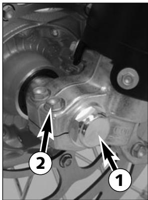 KTM 640 LC4 - Vérification des plaquettes de frein à l'arrête - 2