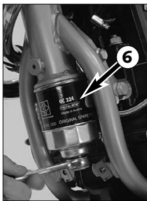 KTM 640 LC4 - Vérification du niveau d'huile - 4