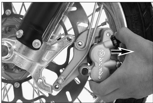 KTM 640 LC4 - Vérification des plaquettes de frein à l'arrête - 7
