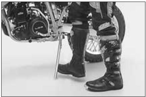 KTM 640 LC4-E - Arrêt et béquillage - 2