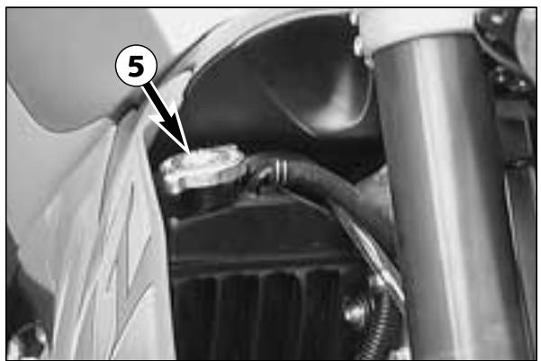 KTM 640 LC4-E - Remplacement de l'ampoule du feu de position - 5