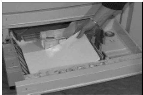 XEROX COPYCENTRE C35 DIGITAL COPIER - Mise en place du papier - 2