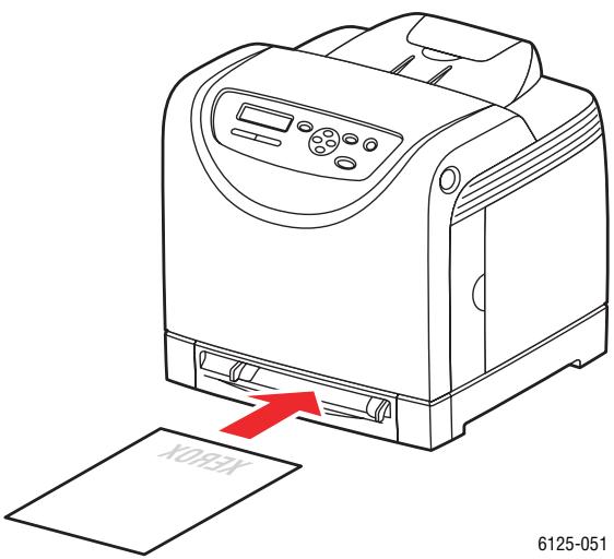 XEROX PHASER 6125 - Chargement du papier dans la fente d'alimentation manuelle - 3
