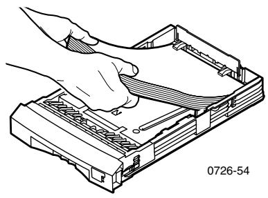 XEROX PHASER 8200 - Chargement du bac papier/de transparents standard - 1