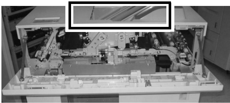 XEROX 4112 - Incident papier dans le bac supérieur du module de réception grande capacité (E7) - 1