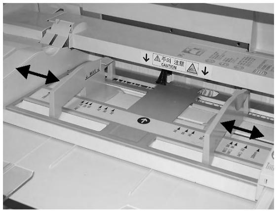 XEROX 4112 - Mise en place des intercalaires dans le magasin 5 (départ manuel) - 2