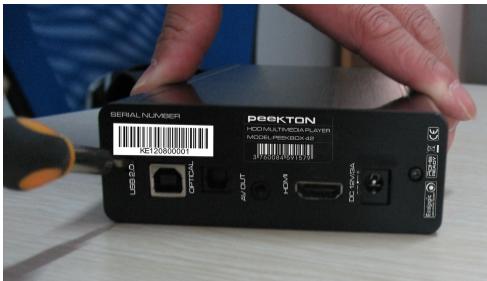 PEEKTON PEEKBOX 42 - Installation du disque dur - 1