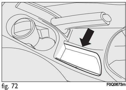 FIAT BRAVO 2007 - COMPARTIMENTS PORTE-VERRES fig. 70 - 1
