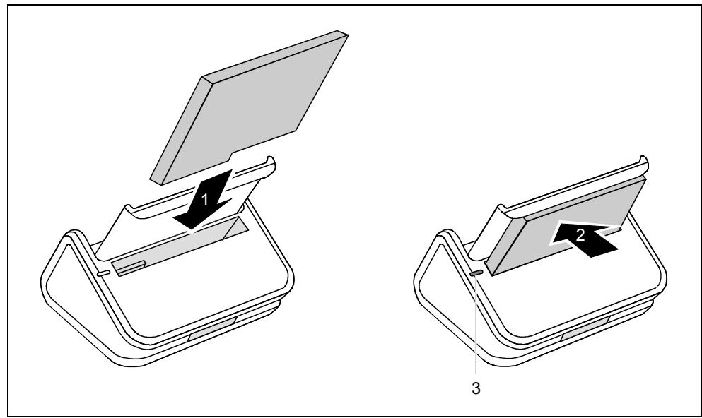 FUJITSU SIEMENS POCKET LOOX 700 - Charger l'accumulateur supplémentaire dans le berceau - 1