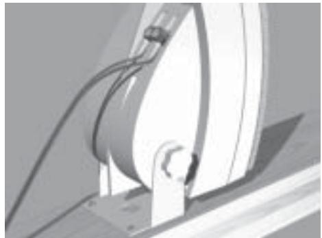BOSE 251 - Fixation des enceintes aux supports (suite) - 2