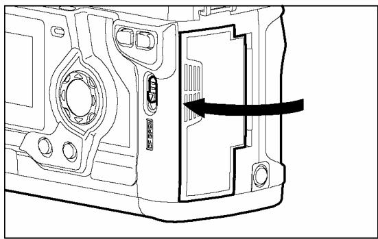 SIGMA SD10 - INSERTING AND REMOVING THE CF CARD - 3